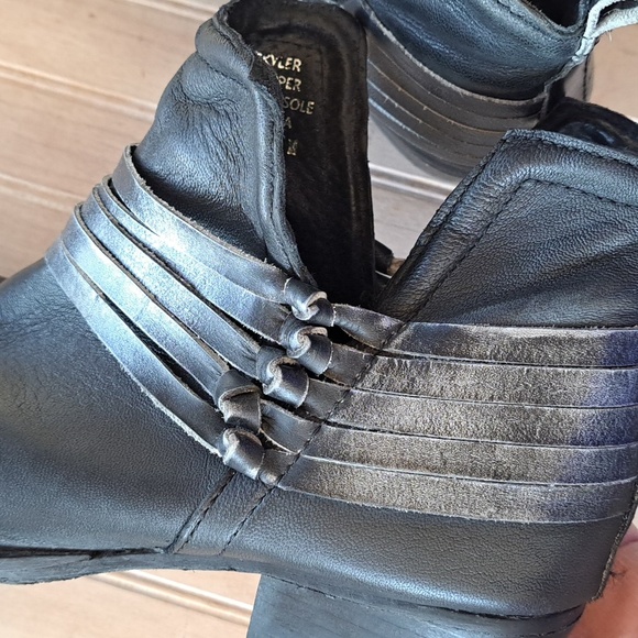 Diba Skyler Distressed Western Almond Toe Leather Slip-On Block Heel Booties - Picture 7 of 11